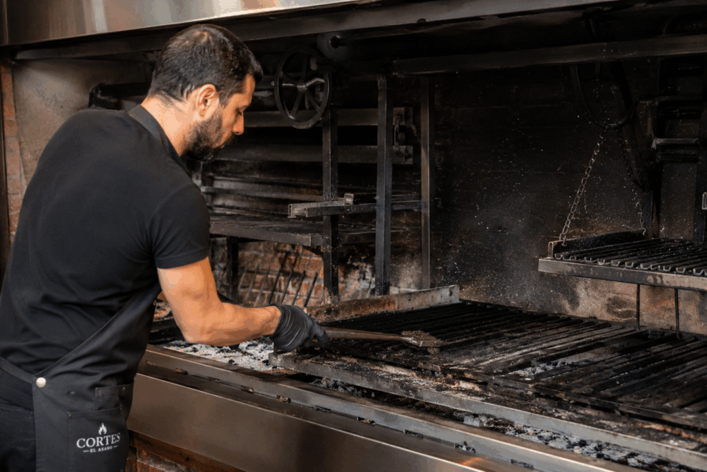 Limpieza y mantenimiento de equipos de cocina profesional